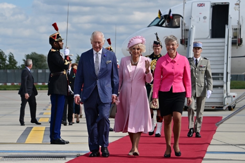 Charles III welcomed in France for first visit as king Charles III welcomed in France for first visit as king