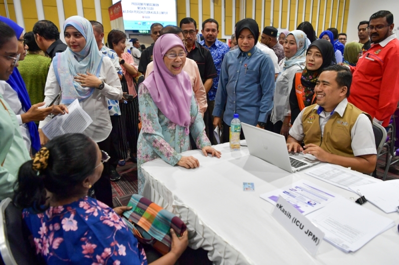 Engagement sessions, a proactive move towards poverty eradication, says Wan Azizah