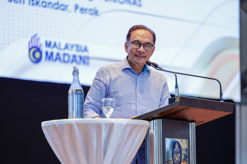 PM Anwar instructs govt departments to do away with early guest arrivals at official programmes as it disrupts productivity
