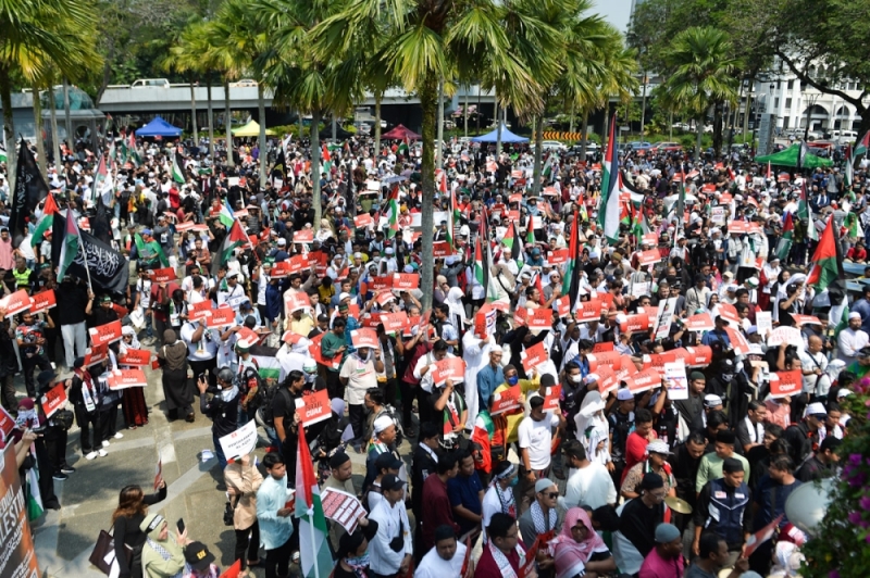 Israel-Hamas war brings Dr Mahathir, Muhyiddin and Mat Sabu together as hundreds of Muslims protest in solidarity with Gaza