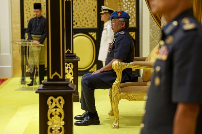 Pahang Sultan’s decree: Do not display or use state’s royal awards, medals on vehicles