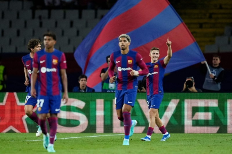 Lopez runs show as Barca beat Shakhtar to keep perfect record