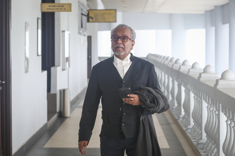 Najib’s lawyer Shafee Abdullah joins race for Bar Council seat Najib’s lawyer Shafee Abdullah joins race for Bar Council seat