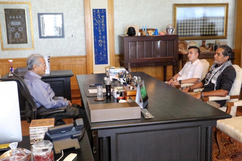 Now with Perikatan, Dr Mahathir claims lost deposit in Langkawi because didn’t give voters RM100 each Now with Perikatan, Dr Mahathir claims lost deposit in Langkawi because didn’t give voters RM100 each