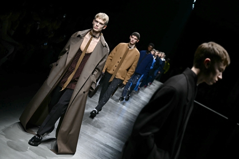 New Gucci designer blends elegance, fantasy with men's Milan debut ...