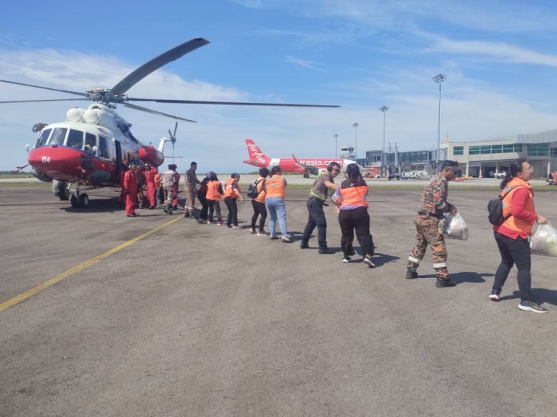 Fire Dept deploys helicopter to airlift 1,200 kg of food to flood-stricken Rh Dilang Fire Dept deploys helicopter to airlift 1,200 kg of food to flood-stricken Rh Dilang