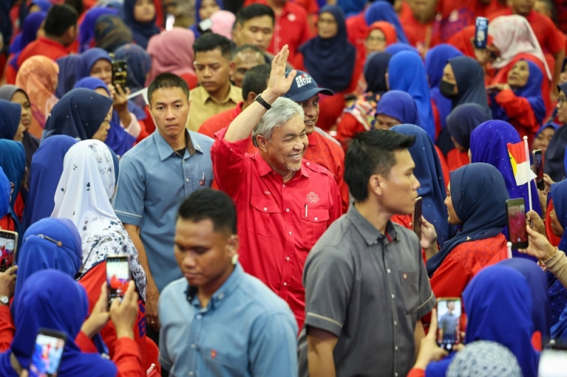 Umno president meeting grassroots to clarify issues, strengthen party Umno president meeting grassroots to clarify issues, strengthen party
