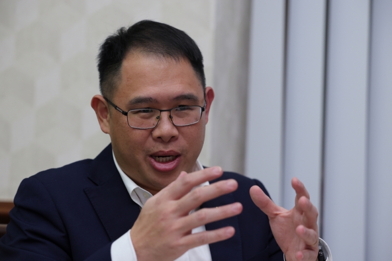 Untreated sewage discharge cause of dead fish in Kulai lake, says exco (VIDEO) Untreated sewage discharge cause of dead fish in Kulai lake, says exco (VIDEO)