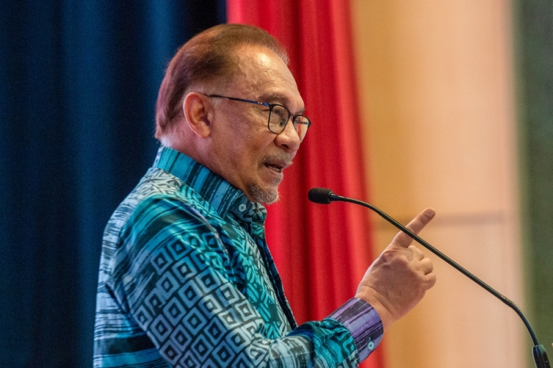PM Anwar affirms federal govt's obligation in fulfilling state allocations after PAS-led Terengganu accuses Putrajaya of 'cruelty' for oil payment arrears PM Anwar affirms federal govt's obligation in fulfilling state allocations after PAS-led Terengganu accuses Putrajaya of 'cruelty' for oil payment arrears