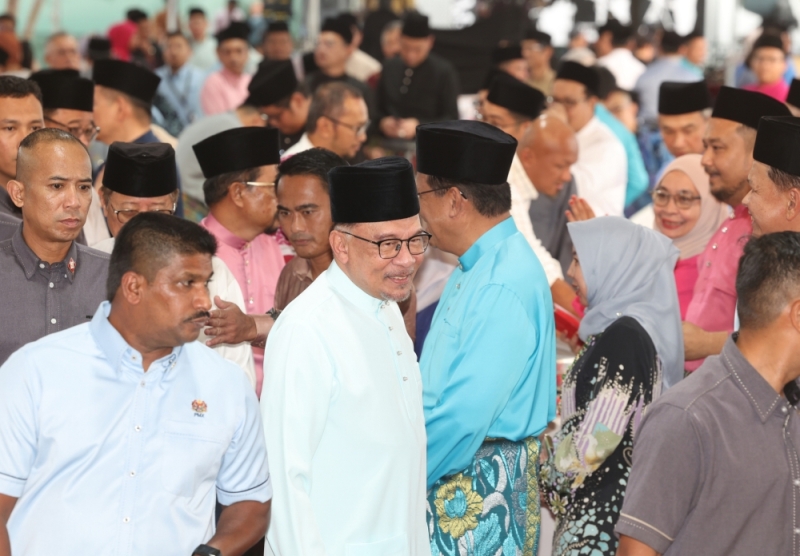 Don’t take matters into own hands, PM Anwar tells public after second KK Mart firebomb incident