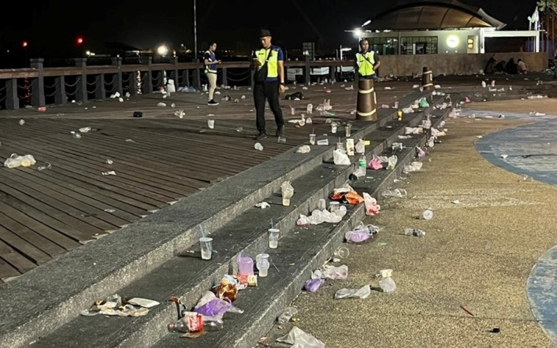 Kota Kinabalu City Hall criticises public apathy after 200kg rubbish clean-up during Aidilfitri Kota Kinabalu City Hall criticises public apathy after 200kg rubbish clean-up during Aidilfitri