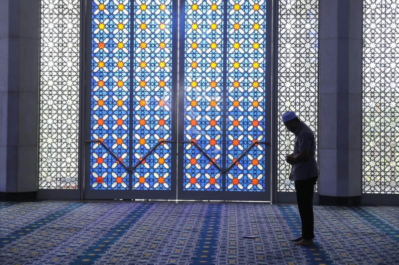 Maghrib stop-work in Kedah only for Muslim traders, says official Maghrib stop-work in Kedah only for Muslim traders, says official