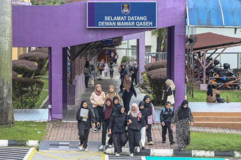 UiTM student rep hails ‘wear black’ campaign a success, says it now ends as Bumiputera-only admission policy intact UiTM student rep hails ‘wear black’ campaign a success, says it now ends as Bumiputera-only admission policy intact