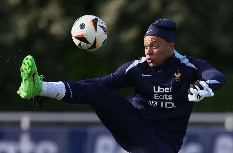 Mbappe move to Real Madrid expected early next week, says source Mbappe move to Real Madrid expected early next week, says source