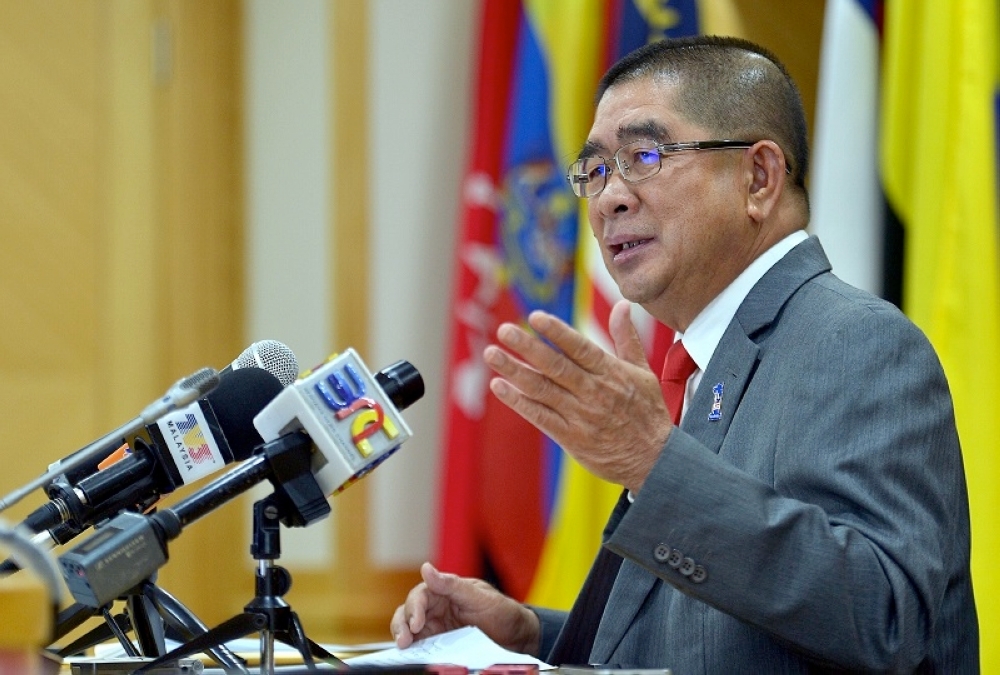 Sariq porno orgiyalar Elena Letuchaya bilan porno jinsiy aloqa