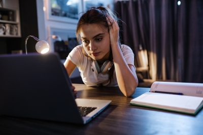 How internet addiction could be affecting teenagers’ brains Researchers found that signaling between brain regions was altered in teenagers with internet addiction. — ETX Studio pic