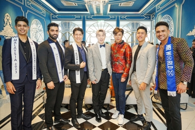 Beauty pageant Mr. Global Malaysia returns to find new winner, empowers men to be ‘positive role models’ Lau (centre) with Seow (third from right) and various pageant winners at the launch of Mr. Global Malaysia 2024 yesterday. — Picture courtesy of Mr. Global Malaysia