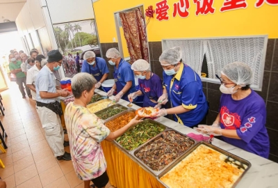 Ipoh soup kitchen opens second outlet in Bercham to cater to increasing demand Since opening its doors on April 29, Pertubuhan Amal Ai Xin Fan Tong is serves  400 recipients and the numbers are expected to go up. — Picture by Farhan Najib
