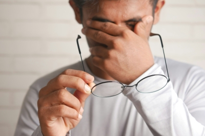Seeing worms and webs? Expert says eye floaters eventually fade but get them checked first Eye floaters are common, affecting seven out of 10 people of all ages. — Unsplash pic