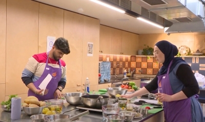 UK migrant cookery school offers recipe for integration At the Migrateful cookery school in central London, chef Najee (left) teaches family recipes from back home to a group of young professionals. — Screengrab from AFP video