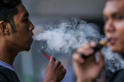 Experts: Marketing gimmicks, weak regulations main reasons for vape popularity among teens in Malaysia A newly-released study by the Health Ministry saw a 600-per-cent increase in e-cigarette users in Malaysia over the past 12 years. — Picture by Hari Anggara