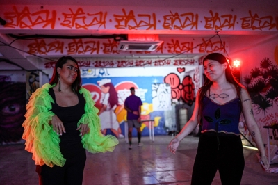 Bass beats bring Shanghai's deaf and hearing clubbers together Deaf artist and BassBath organiser Alice Hu and colleague Ding Jiayue preparing for a deaf-friendly party at a club in Shanghai. — AFP