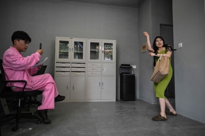 Goodbye 9-to-5, hello Hollywood: Young Chinese pursue dreams over stability This photo taken on June 18, 2024 shows actress Guo Ting (right) performing during an audition in Hengdian in east China’s Zhejiang Province. Braving loneliness, tough auditions and an unfamiliarly hot and humid climate, aspiring actor Guo Ting is determined to make it in China’s answer to Hollywood. — AFP pic