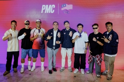 Pestle & Mortar’s ‘Malaysian Pride’ collection celebrates Olympians (VIDEO) Secretary-General of the Malaysian Olympic Council (MOM), Datuk Mohd Nazifuddin Mohd Najib (fourth from the left), along with the co-founder of Pestle and Mortar Clothing, Hugh Koh (fourth from the right), posed for a photo with former national athletes during the launch event of the ‘Malaysian Pride’ Collection by Pestle and Mortar Clothing in conjunction with the Paris 2024 Olympic Games at APW Jalan Riong Bangsar today. — Bernama pic