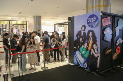 From NewJeans T-shirts to Jennie's sunnies: Why K-pop fans are obsessed with buying their idols' merchandise Fans of K-pop girl group NewJeans waited in queue as early as 8am to be the first in line at the recent 1 Utama pop-store launch. — Pictures by Yusof Mat Isa