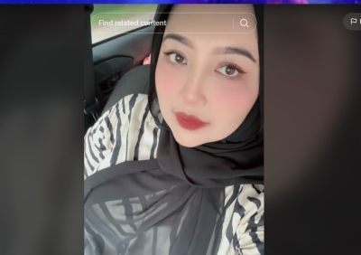 Kelantan cosmetics seller’s TikTok live takes shocking turn when husband divorces her The live TikTok broadcast on the account @wanieymustapha3 went viral after her husband pronounced that he was divorcing Nur Hazwani Mustapha. — Screengrab from TikTok/@wanieymustapha3