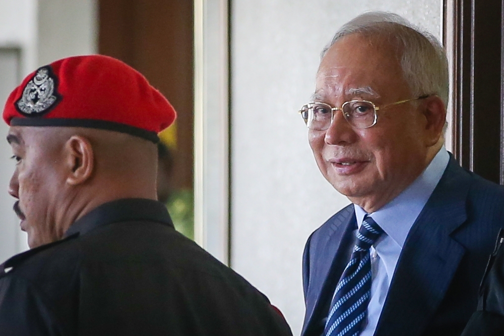 After Rosmah, Najib also gets judge to step down in civil suit A file photograph shows former prime minister Datuk Seri Najib Razak arriving at the Kuala Lumpur Court Complex on October 16, 2024. — Picture by Yusof Mat Isa