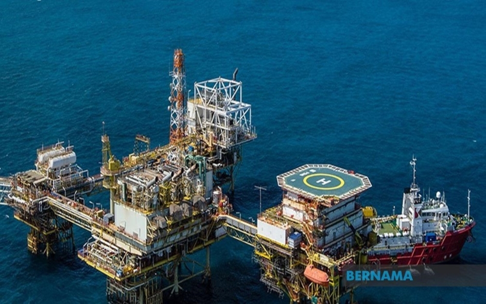 Sarawak-Petronas oil dispute: Visionary leadership needed to achieve ‘win-win’ solution (VIDEO) For over the past year, Sarawak has been pushing for a deal with Petronas that would make Petroleum Sarawak Berhad (Petros) the sole gas aggregator in the state, according to a report published today in Free Malaysia Today. — Bernama pic