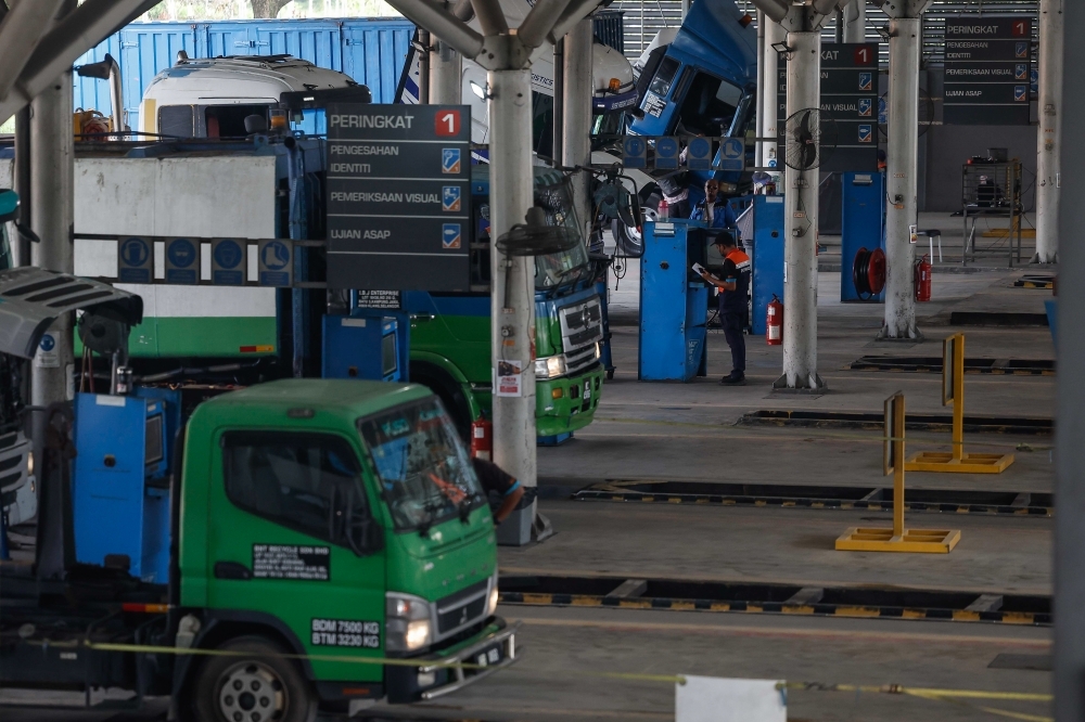 Four Wangsa Maju Puspakom officers under probe for approving unfit vehicles, CEO vows action Four officers from the Wangsa Maju branch of the Voluntary Vehicle Inspection Centre (Puspakom) have been summoned to provide statements in connection with an investigation into vehicles allegedly approved by the centre despite failing to meet the required standards. — Bernama pic