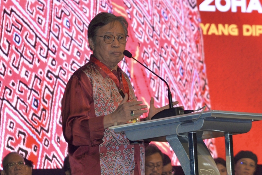 Abang Johari: Sarawak’s new international airport to be in Tanjung Embang Abang Johari addresses the PBB Southern Zone Branch Delegates Meeting. — The Borneo Post pic