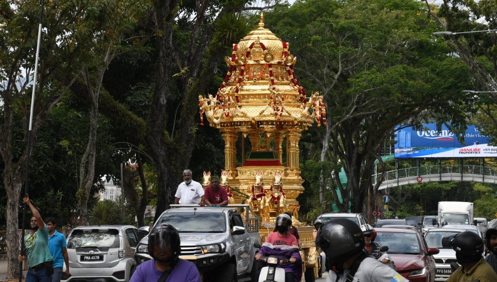 Penang says 1.5 million Hindu devotees expected to come for Thaipusam A golden chariot is brought to Lebuh Chulia from Jalan Kebun Bunga in preparation for Thaipusam procession in 2024. — Bernama pic