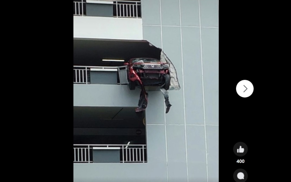 Motorist’s lucky escape: SUV crashes through wall, nearly plunges from third floor of Serdang hospital parking building (VIDEO) Photos and videos circulating on social media show a Honda WR-V with its front wheels and part of its body hanging over the edge of the building in this screengrab from social media.