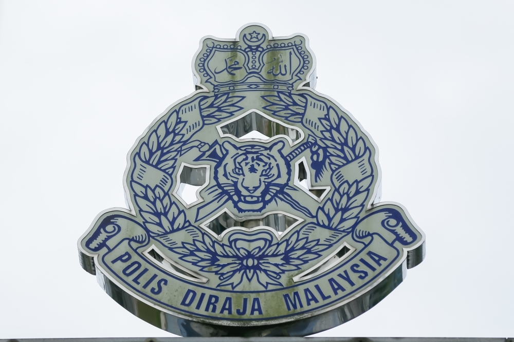 Cops: Speeding suspected as bus-lorry collision leaves 22 hurt near Kulai Kulai district police chief ACP Tan Seng Lee said preliminary investigations found that the accident is believed to have occurred when the driver of the bus was speeding and failed to slow down his vehicle, before colliding with the rear of the lorry. — Picture by Raymond Manuel