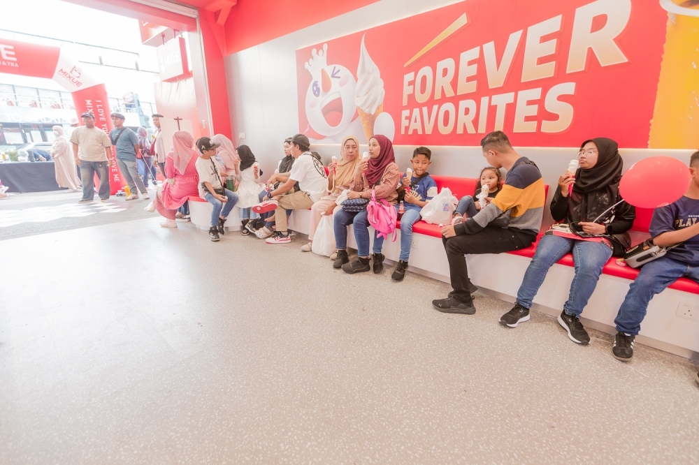 From ‘ni hao’ to buy now: How Chinese brands are gaining ground and dominating in Malaysia Customers sit and wait for their order numbers at Mixue Kuala Lumpur, September 19, 2024. —Picture by Raymond Manuel