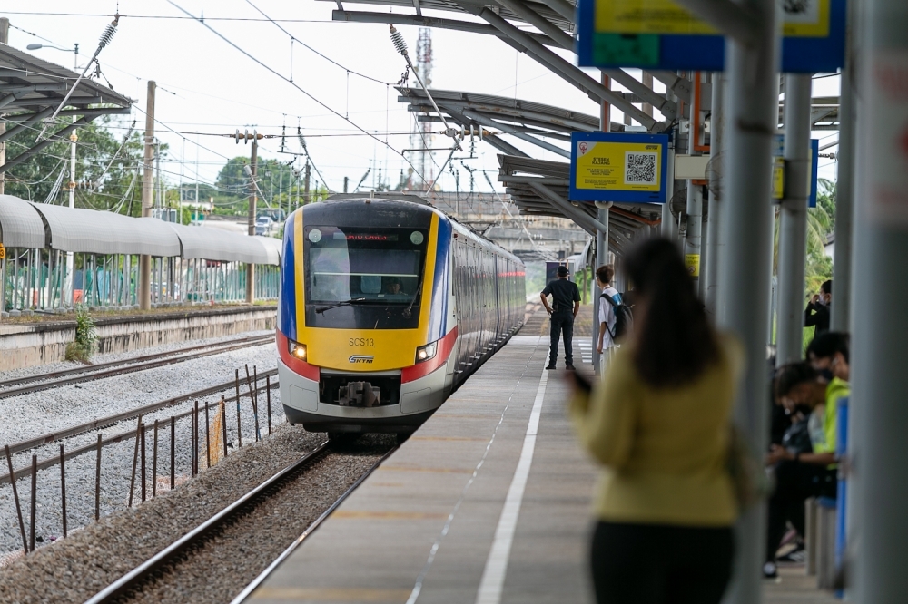 KTMB rolls out four extra ETS trains for Hari Raya, offering 12,600 seats Keretapi Tanah Melayu Berhad (KTMB) will provide four additional Electric Train Service (ETS) trains from March 28 to April 6 to meet travel needs in conjunction with the Hari Raya Aidilfitri celebration. — Picture by Devan Manuel