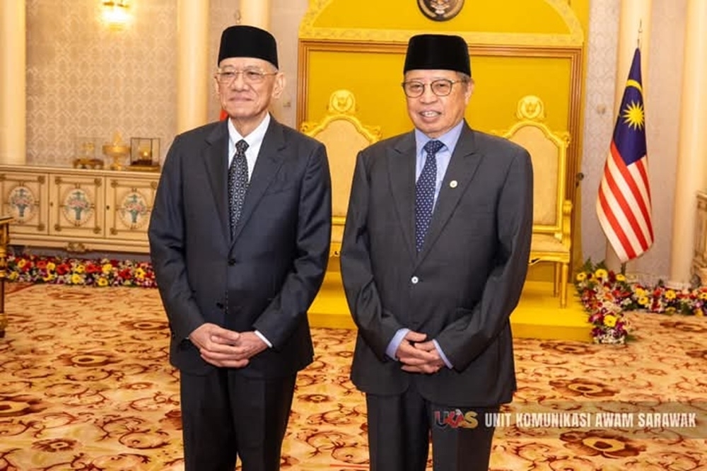 Premier announces minor Sarawak Cabinet reshuffle to strengthen GPS govt’s service delivery Tan Sri Abang Johari Openg (right) and Deputy Minister of Utility (Sarawak Energy Berhad and Petros) Datuk Ibrahim Baki are seen after the swearing in ceremony. — Picture courtesy of Sarawak Public Communications Unit (Ukas)
