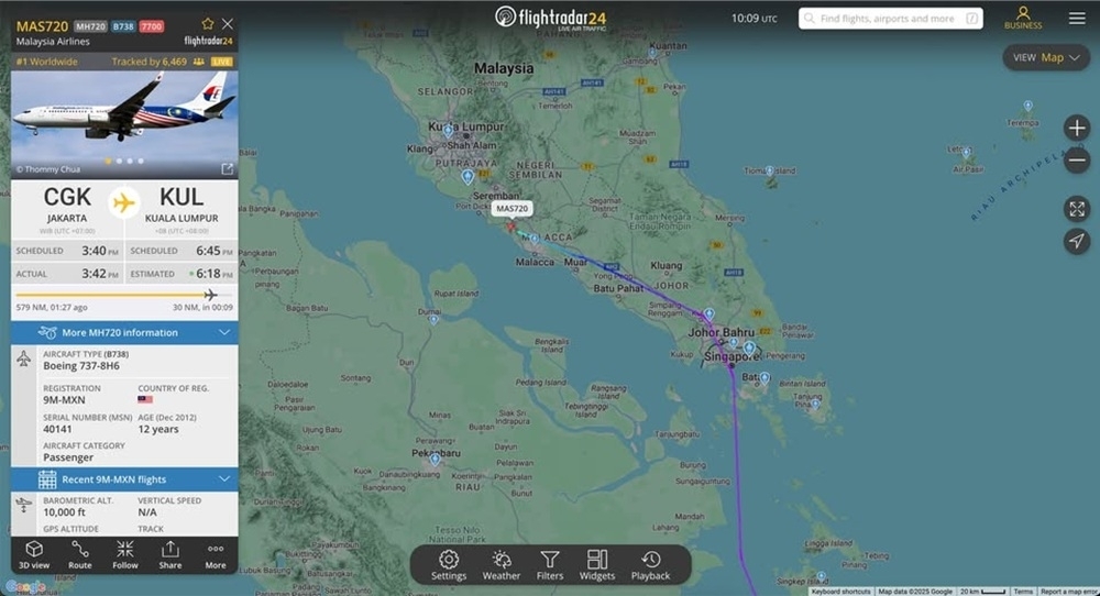Malaysia Airlines flight from Jakarta declares emergency near KLIA, lands safely with rescue vehicles on standby Malaysia Airlines flight MH720 from Jakarta to Kuala Lumpur made an emergency landing at Kuala Lumpur International Airport this evening after declaring an emergency. — Picture via Facebook/Flightradar24.com