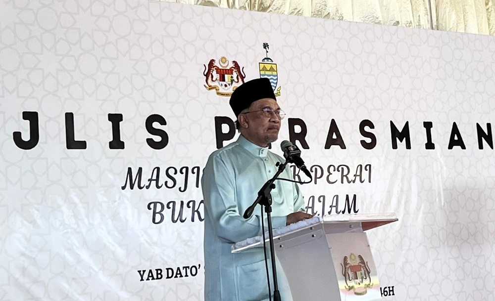 Anwar says mosques should promote unity, not hatred, calls for respect among communities Prime Minister Datuk Seri Anwar Ibrahim speaks during the launch of the new Masjid Jamek Prai March 18, 2025. — Picture by Opalyn Mok