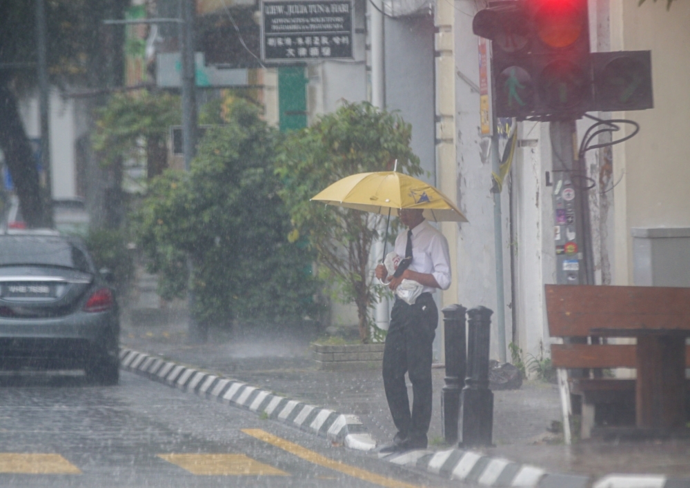 MetMalaysia warns of heavy rains in Johor, Pahang, Sabah and Sarawak until Friday The Malaysian Meteorological Department has issued a severe-level continuous rain warning in Johor until Friday. — Picture by Farhan Najib
