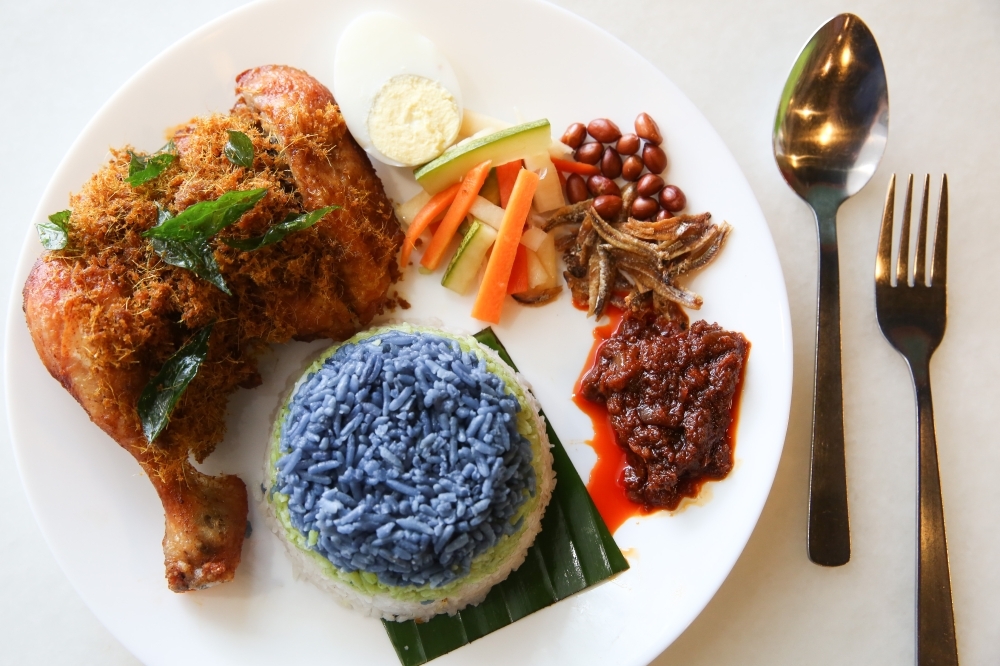 Alamak! Malaysian loanwords ‘mat rempit’, ‘tapau’ and ‘terror’ among new additions to Oxford English Dictionary 'Nasi lemak' is among the new Malaysian loanwords added into the Oxford English Dictionary. — Picture by Choo Choy May