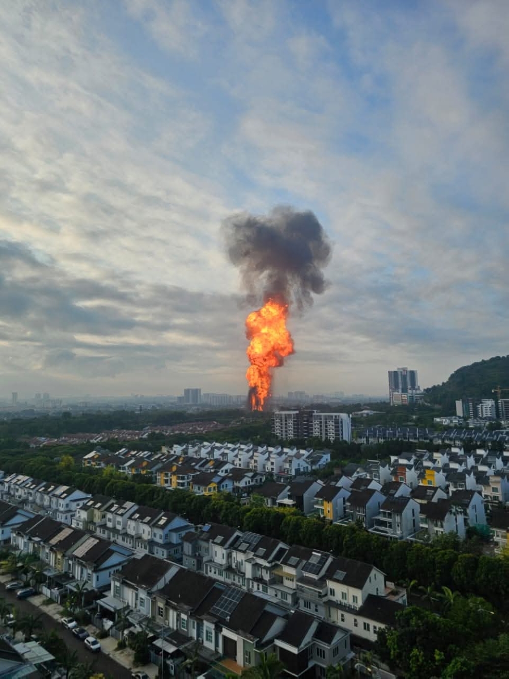 Fire still raging at gas pipeline in Putra Heights; seven rescued as ...