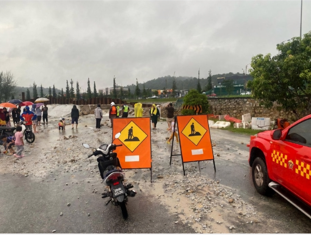 Taman Seri Alam homes flooded again as retention pond overflows In the December disaster, the pond’s wall collapsed after undergoing repairs just three months earlier due to cracks. — Picture courtesy of Fire and Rescue department