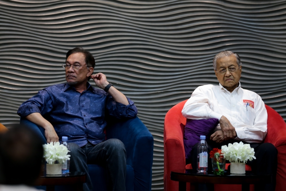 Dr Mahathir says he regrets ‘antagonising’ Anwar, claims PM now ‘seeking revenge’ after failed 2020 power transition Tun Dr Mahathir Mohamad (right) and Datuk Seri Anwar Ibrahim during a PKR Retreat program in Port Dickson in July 19, 2019. — Picture by Ahmad Zamzahuri