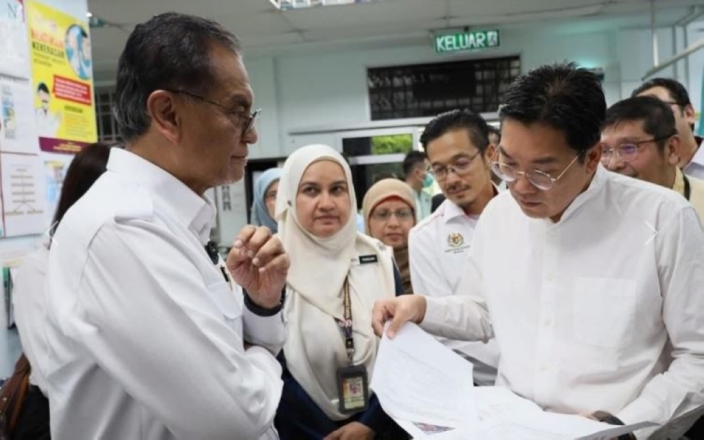 MP Sim Tze Tzin proposes hospital in Bayan Baru, Health Minister cites land issue Bayan Baru Member of Parliament Sim Tze Tzin has submitted an official application to Health Minister Datuk Dr Dzulkefly Ahmad for a government hospital (general hospital) to be built in the parliamentary constituency. — Picture via Facebook/Sim Tze Tzin