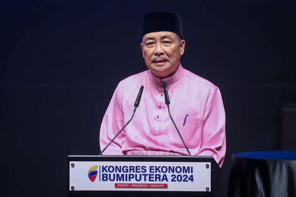 GRS vows solo fight in Sabah if Pakatan-BN join forces for state poll Sabah Chief Minister Datuk Seri Hajiji Noor delivers a speech at the 2024 Bumiputera Economic Congress in Putrajaya March 2, 2024. — Picture by Yusof Mat Isa