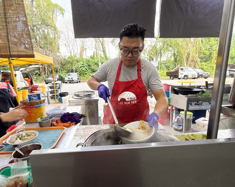 Hong Kee Handmade Fishball is now open for business at Restoran Puchong Meet You, just around the corner from Lotus's hypermarket — Picture by Lee Khang Yi